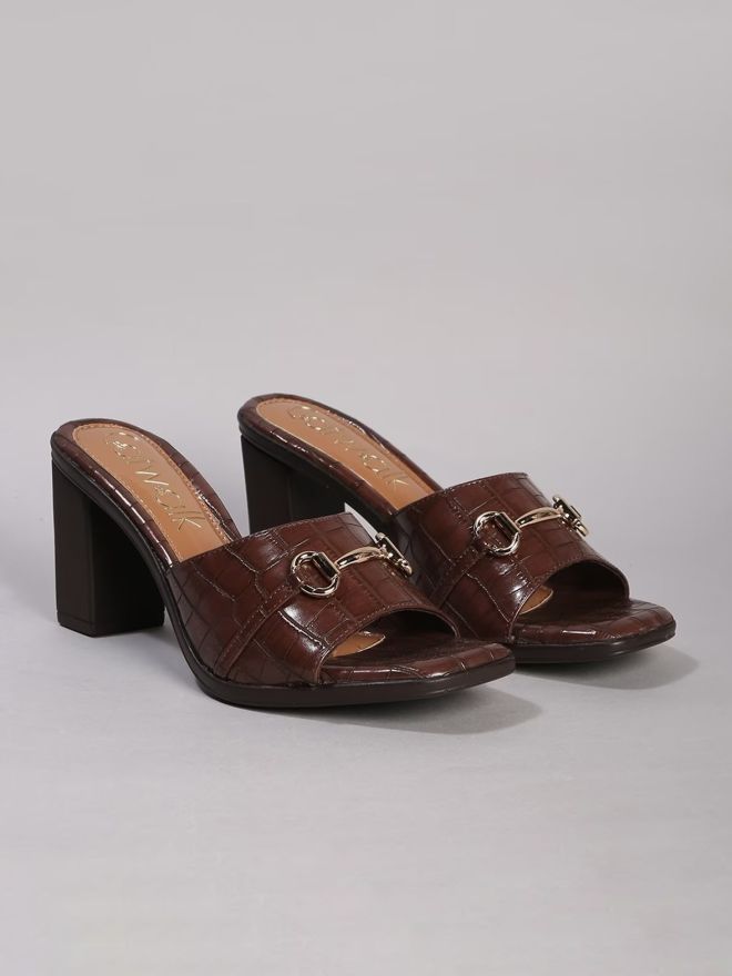 -1117Wx1400H-450155392-brown-MODEL (1).jpg